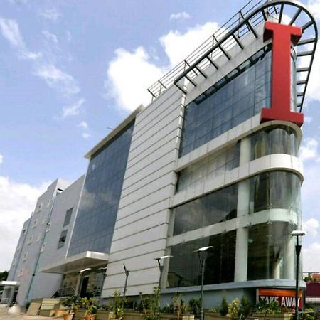 Capital O Surabhi Elite Near Miraj Cinemas - Shalini Shivani Sururnagar Exterior photo