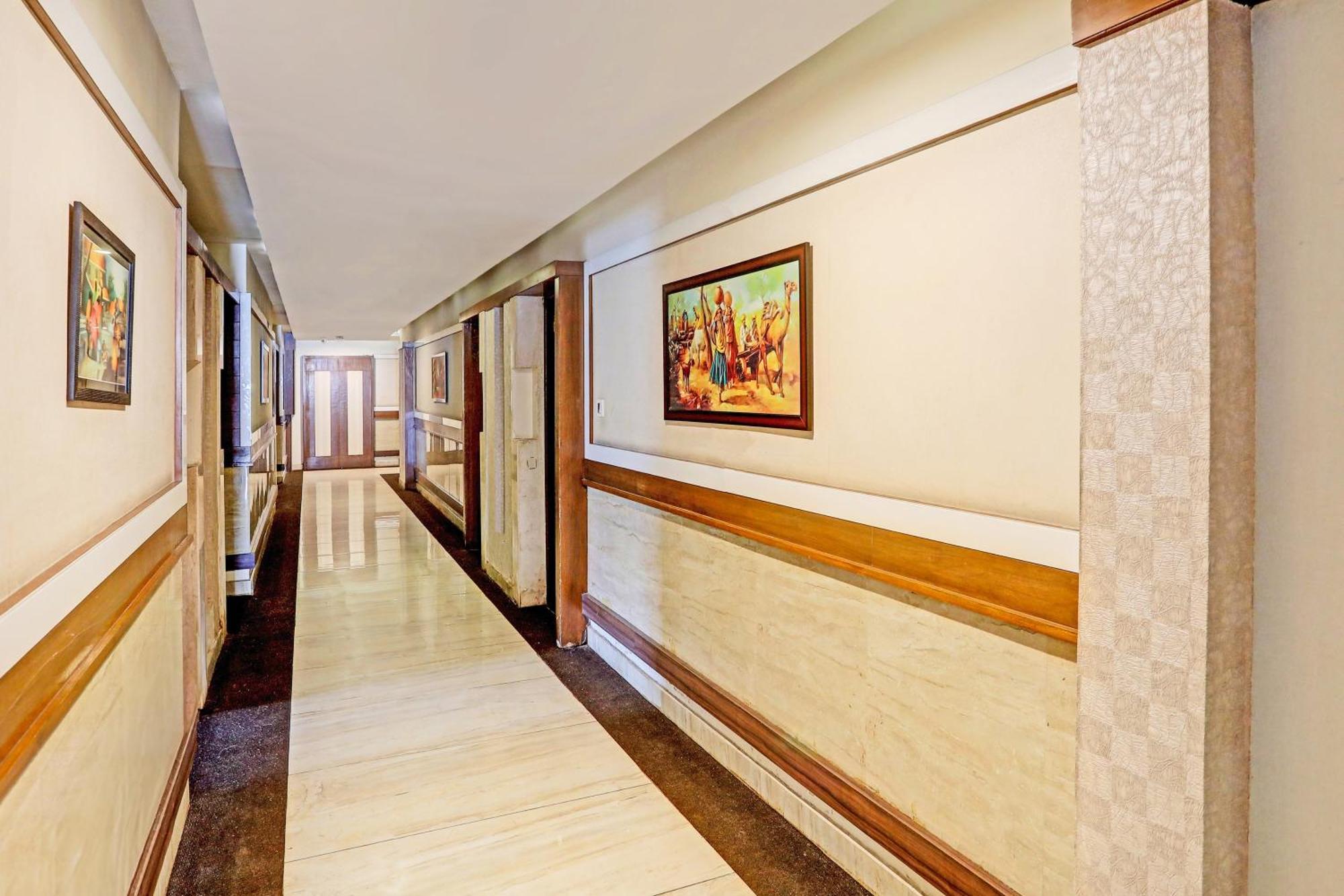 Capital O Surabhi Elite Near Miraj Cinemas - Shalini Shivani Sururnagar Exterior photo