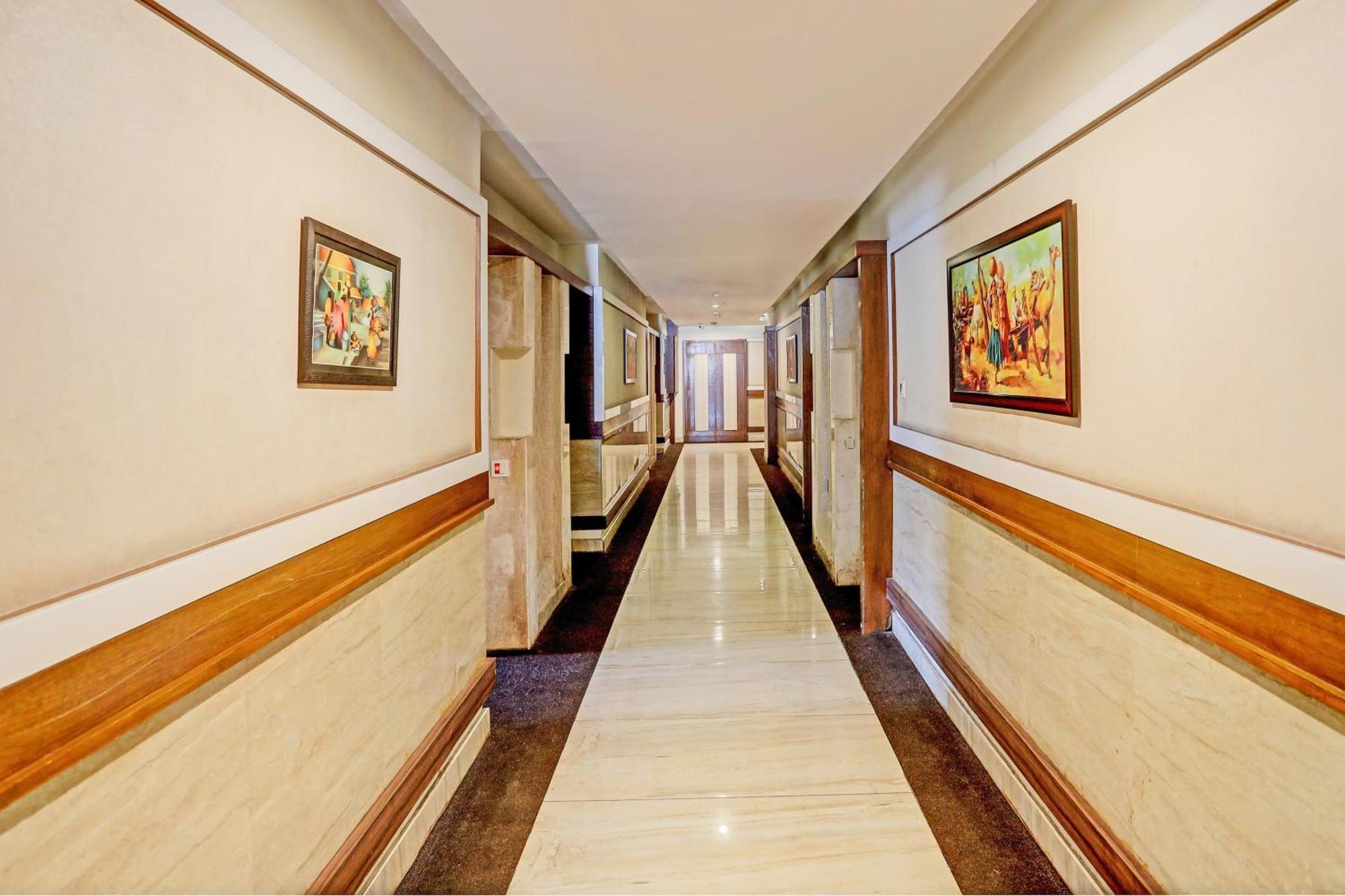 Capital O Surabhi Elite Near Miraj Cinemas - Shalini Shivani Sururnagar Exterior photo