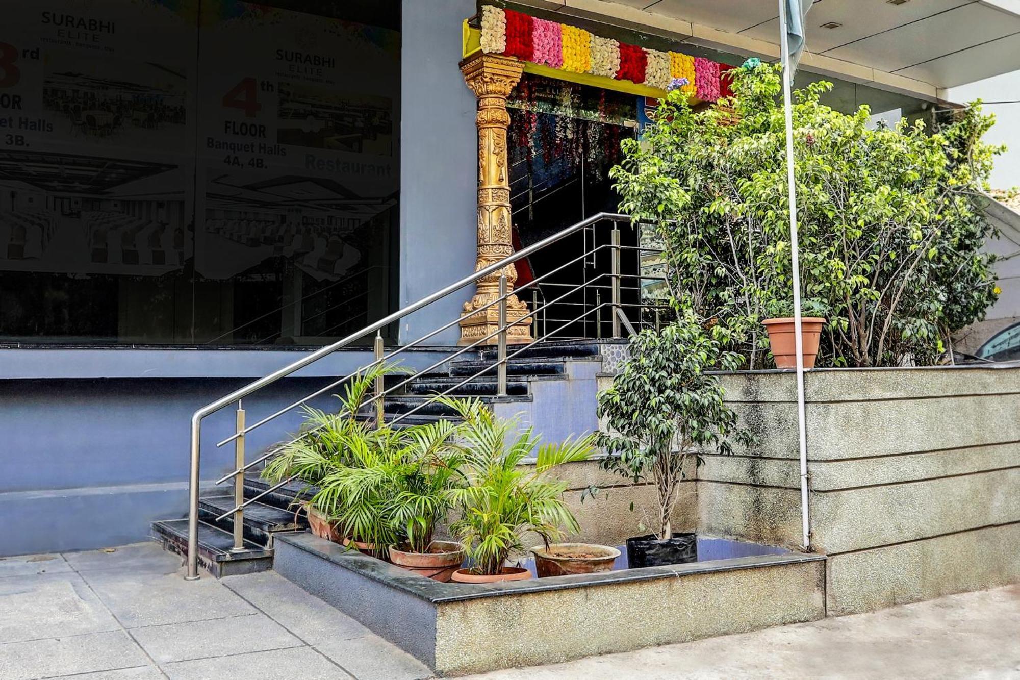 Capital O Surabhi Elite Near Miraj Cinemas - Shalini Shivani Sururnagar Exterior photo